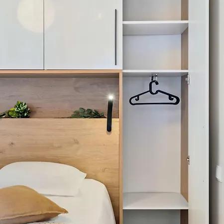 Hostel Dormitory In Imma Chic Coliving Spaces *
